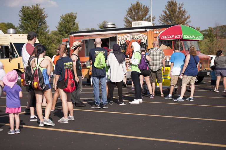 How Food Trucks Can Benefit Your Restaurant